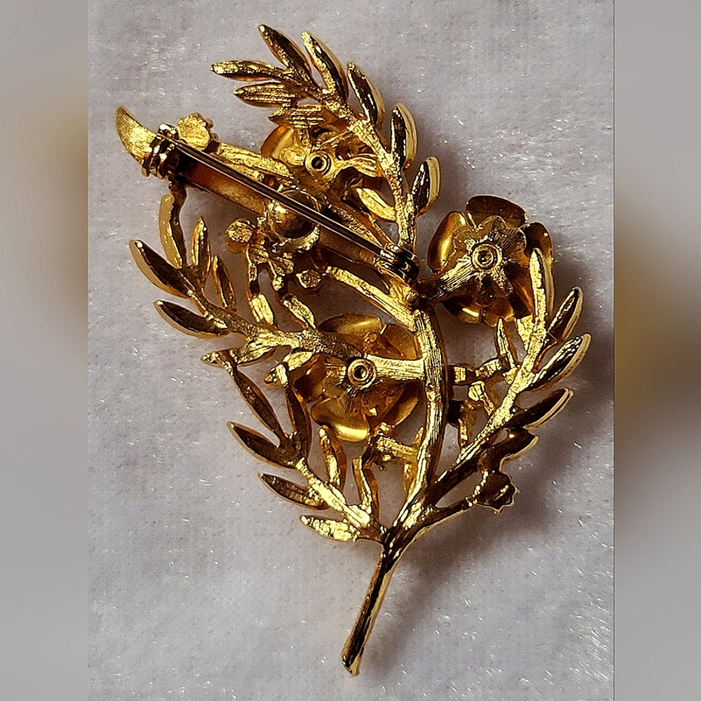✨️Host Pick✨️ Vintage Gold ToneTriple Rose Brooch / Pin - Picture 2 of 3